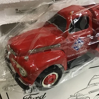 1992 FIRST GEAR SKELLY GAS OIL RED 1951 FORD F6 FUEL TANKER TANK TRUCK 1:34 MIB - Image 1 of 4