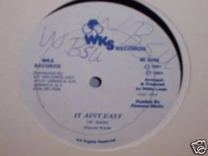 Wayne Wade - It Aint Easy / Vers. Rare 12" 45rpm Reggae - Bild 1 von 1