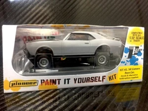 Pioneer Slot Car Kit 2 Chevrolet Camaro Autoassemblaggio Kit Auto Corsa - Foto 1 di 3
