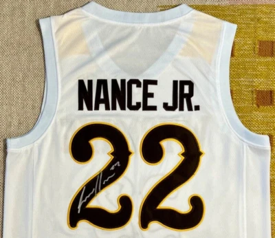 Larry Nance Jr. Camiseta NCAA autografada Wyoming Cowboys NBA EUA - Imagem 1 de 4