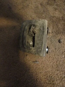 1980 Yamaha DT 175 DT175 upper chain guard rubbing block with bolts. - Bild 1 von 2