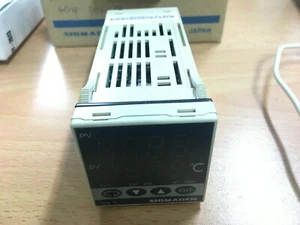 SHIMADEN	 Temperature Controller w/ breakage	SR1-8Y-1W - Picture 1 of 3