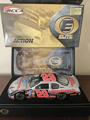 Kevin Harvick 1/24 GM Goodwrench/Quicksilver 2005 Monte Carlo (Elite) Foto 1 de 3