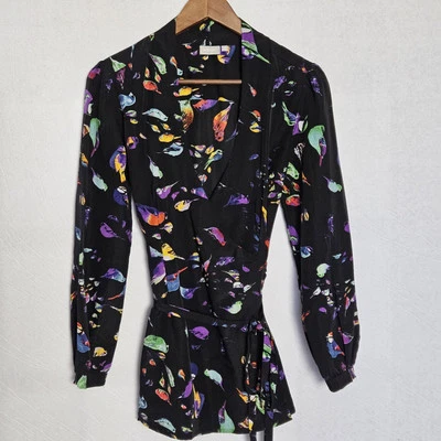 Blusa Top Envolvente eShakti Negra Con Pájaros Coloridos Talla Pequeña (4) HERMOSA  Foto 1 de 4