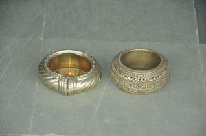 Ceniceros artesanales redondos de latón cortados y grabados de 2 piezas - Imagen 1 de 11