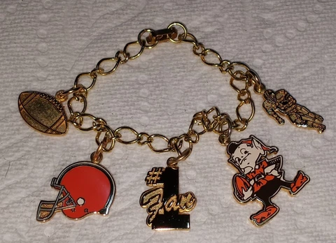 Cleveland Browns Football NFL  Bracelet with 5 Charms Brownie the elf #1 Fan Cover