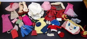 Lotto di panni e accessori vintage anni 60 TAGLIA BAMBOLA e BARBIE  - Foto 1 di 12