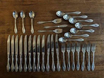 Oneida Community Heiress Stainless Mixed Set Flatware (set Of 32) - Image 1 of 4