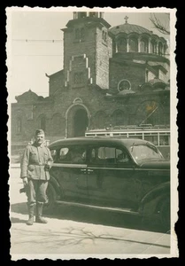 Sofia 1941 - Wehrmacht neben Auto KFZ vor Kathedrale - Bulgarien WK2 Foto 6x9cm - Bild 1 von 2
