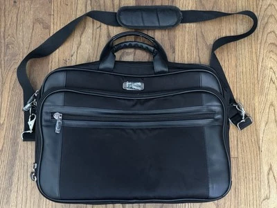 Bolso mensajero para computadora portátil Kenneth Cole Foto 1 de 4