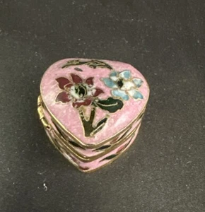 Vintage Pillendose Emaille rosa aufklappbar mit Blumen - Bild 1 von 11