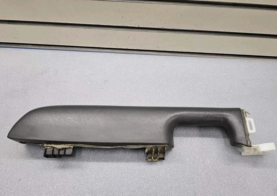 🔥03-06 Manija reposabrazos puerta delantera derecha Chevy GMC Silverado Tahoe grafito H2 Foto 1 de 4