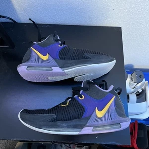 Nike-LEBRON Witness VII 7 BB shoes-Mens 10-LAKERS Blk-Purple-Gold - Picture 1 of 7