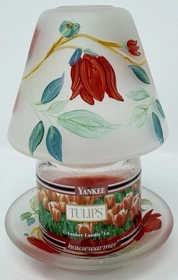 Vela Yankee sombra de flor roja esmerilada y plato para velas de tarro pequeño Foto 1 de 4