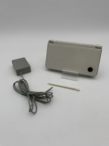 Consola Nintendo DSi LL Stylus Blanco Natural NTSC-J Probada con Pluma Resistente, Cargador - Imagen 1 de 18
