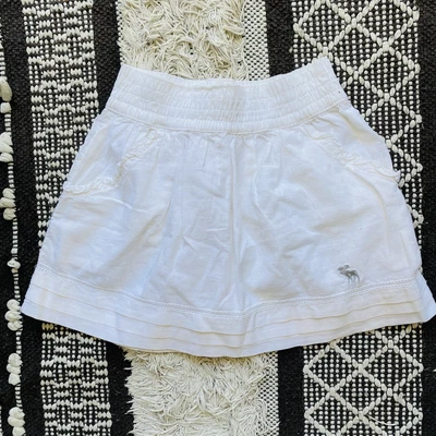 Falda Vintage Abercrombie Niños Blanco Alce Y2K Preppy Destintada Elastizada Mini Foto 1 de 4