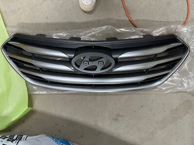 Rejilla del radiador Hyundai Santa Fe (2016-2018) (sin cámara) OEM  Foto 1 de 3
