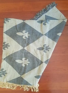 Fleur-de-Lys Überwurf - Bild 1 von 2