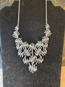 Collana bavaglino NOC MACY'S INC cristalli a cascata simmetrici regolabile 15"-17" V - Foto 1 di 12