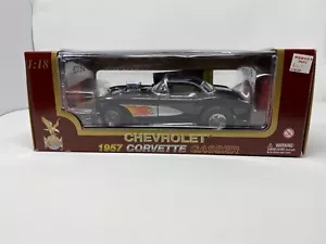 Road Legends 1957 Chevy Corvette Gasser 1:18 Scale Die-cast Model Street Rod - Bild 1 von 2