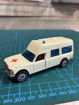 Ambulancia SIKU Nº 1613 MERCEDES BENZ W123  Foto 1 de 4