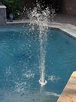 Borbulhador de piscina Dolphin e recurso de água para conexões de 1,5" e 2" 25503-000-000 - Imagem 1 de 4