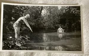 Vintage Foto Art Deco Jugendstil Frau taucht von Junge im Boot antik s/w - Bild 1 von 4