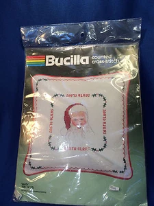 Bucilla gezähltes Kreuzstich Weihnachtsmann Kissen Set - Bild 1 von 7