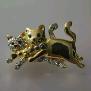 Brocha de gatito / alfiler chapado en oro con pedrería - Imagen 1 de 4