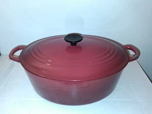 Le Creuset Gusseisen 31 Oval Dutch Oven mit Deckel Cerise Rot 6-3/4 Qt. - Bild 1 von 10