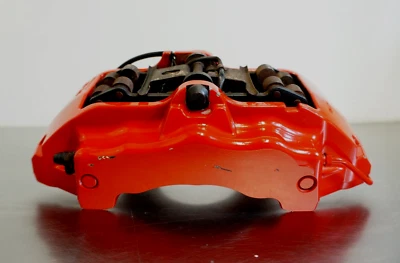 Pinza de freno delantera derecha plateada Brembo 18 ZR 2003-2006 Porsche Cayenne rojo Foto 1 de 4