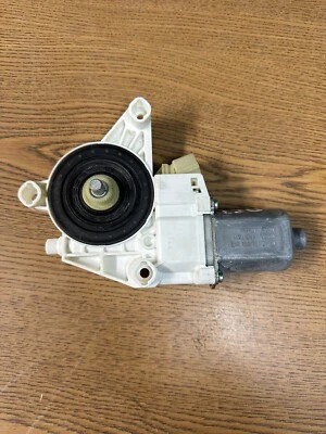 2006-2013 Mercedes GL450 ML350 Right Front Passenger Side Window Regulator Motor - Image 1 of 3