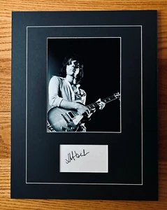 JEFF BECK Firmado y Mate Firma Corte e Imagen Exhibición con Certificado de Autenticidad ~ ¡Casi Como Nuevo! - Imagen 1 de 3
