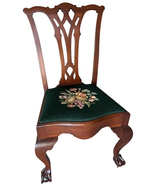Silla Chippendale Repro antigua/de colección de caoba con patas de bola y garra punta de aguja Foto 1 de 4