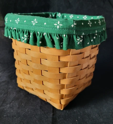 Longaberger Basket w/ Heritage Green Liner. No Handle or protector. Great cond Cover
