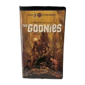 The Goonies VHS 1994 Collectible Rare Black Clamshell Case Cult Classic Vintage - Imagen 1 de 9