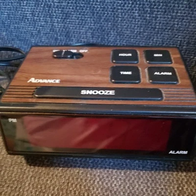 Advance.   Digital Alarm Clock Wood Grain Snooze Model 4047 ...Works  May2007 - Image 1 of 4