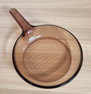 Sartén con fondo de gofre Vision Corning Ware vidrio ámbar 7" EE. UU. - Imagen 1 de 9