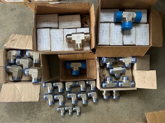 Stainless Steel 2" Tee's/Elbows & 1 1/2 Tee's/Elbow fittings - Image 1 of 1