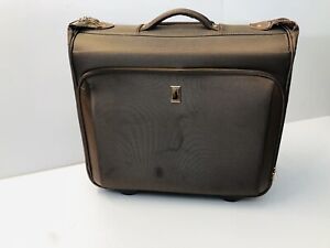 LONDON FOG Kensington Collection 44in Garment Bag Excellent/Near New Condition