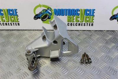 BMW R 1100 GS Front Footrest with Hanger Left 1994 to 1999 R1100GS B132 - Imagem 1 de 4