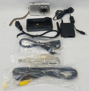Casio EXILIM EX-Z700 7.2MP Digital Camera DUNDLE-SILVER TESTED WORKS GREAT READ - Picture 1 of 13
