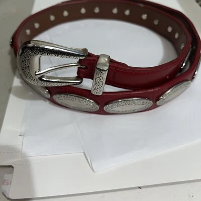 Dama Captiva Cinturón Rojo M Grabado Tono Plata Conchos South Western Cowboy DEFECTO Foto 1 de 4