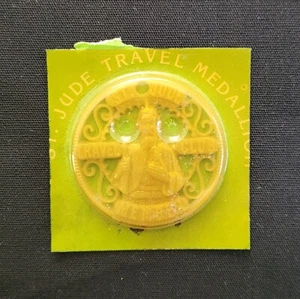 Vintage St. Jude Travel Club goldfarben Kunststoff Medaillon Schutz auf Karte - Bild 1 von 4