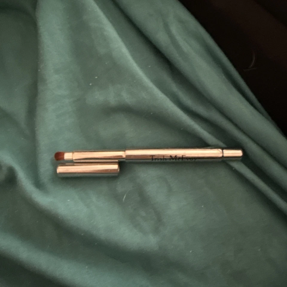 Cepillo de labios retráctil trish mcevoy  Foto 1 de 1