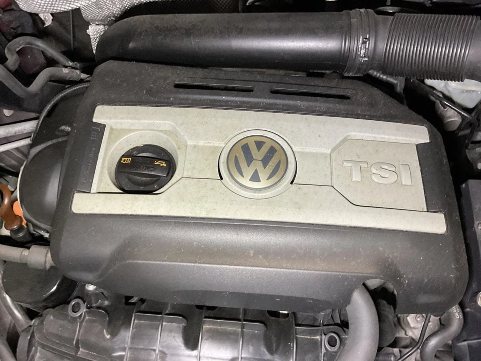 TIGUAN    2010 Engine Cover 2119447 - Image 1 of 1