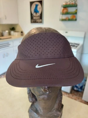 Nike Dri-Fit сетки козырек крышка шляпа коричневый вышитый свуш на полях - Изображение 1 из 4