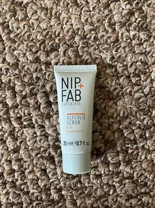 Nip + Fab Glycolic Fix Scrub 0.7oz/20 ml Travel Size Sealed NEW FREE SHIPPING - Picture 1 of 1