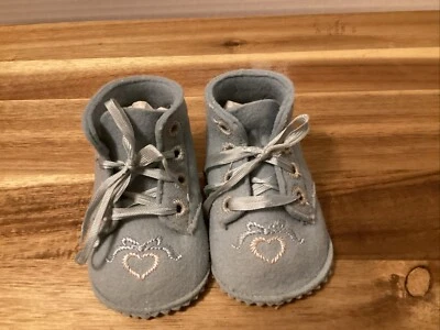 Zapatos de bebé J C Penneys infantiles de fieltro de lana azul bordados con caja de limpieza Inst Foto 1 de 4