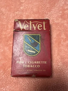 Caja de cartón vintage de terciopelo rojo pipa cigarrillo tabaco VACÍA decoración coleccionable - Imagen 1 de 6
